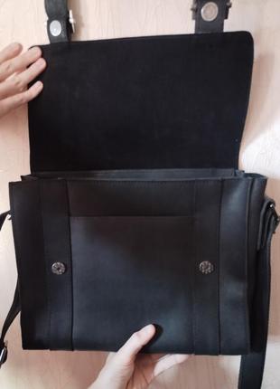 Черная кожаная мужская сумка через плечо4 фото