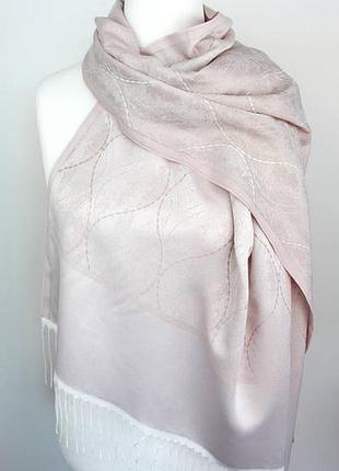 Красивый шарф палантин