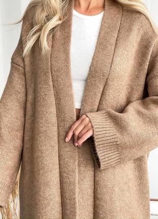 Удлиненный теплый кардиган миди мягкий вязаный без застёжек бежевый белый молочный...