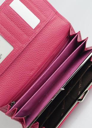 Рожевий шкіряний гаманець жіночий на магнітах, класичний молодіжний гаманець з натуральної шкіри7 фото