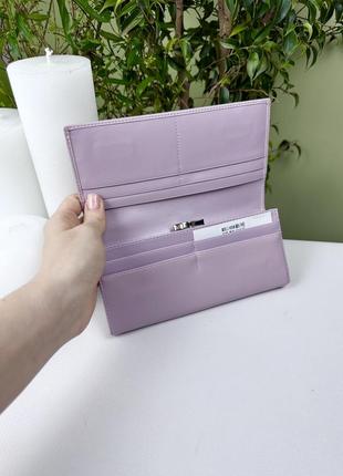 Жіночий класичний гаманець з екошкіри на магнітах з фемуаром бузковий4 фото