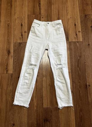 Зауженные однотонные белые джинсы4 фото