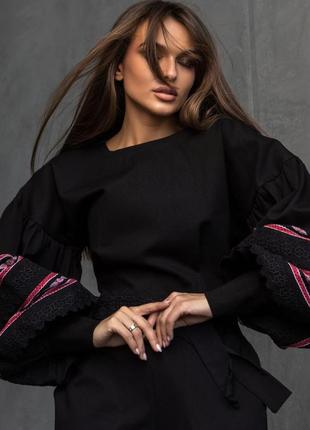 Блуза вишиванка жіноча з об'ємними рукавами з корсетною шнурівкою з машинною вишивкою, бренд чорна