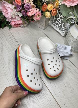 Женские кроксы на платформе радуга crocs crocband™ platform rainbow5 фото