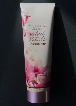 Лосьйон для тіла victoria’s secret velvet petals cashmere лосьон для тела виктория сикрет1 фото