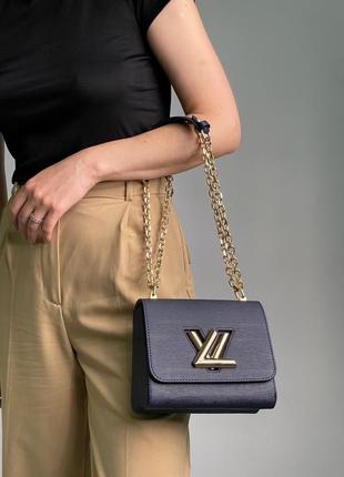 Красива стильна жіноча сумка louis vuitton large  в темно синьому кольорі луї вітон7 фото