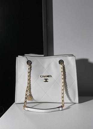 Женская сумка большого размера leather tote bag в белом цвете с ручками на цепочке6 фото