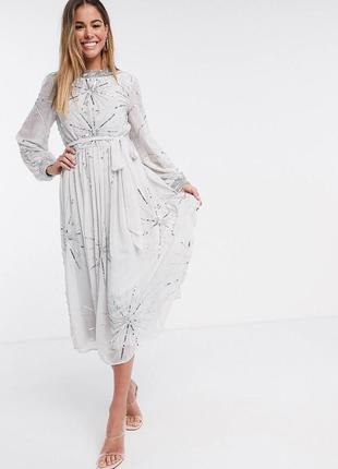 Серебристо-серое платье миди с украшением frock and frill5 фото