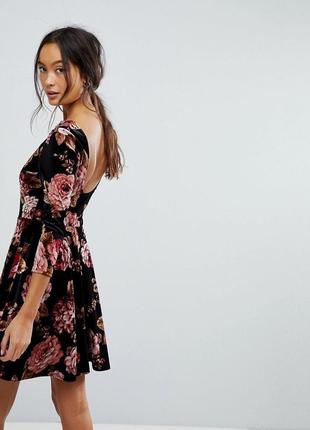 Чорна оксамитова бархатна сукня у квітах new look міні жіноча святкова2 фото