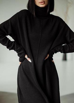 Теплое черное платье макси с рукавами митенками из шерсти