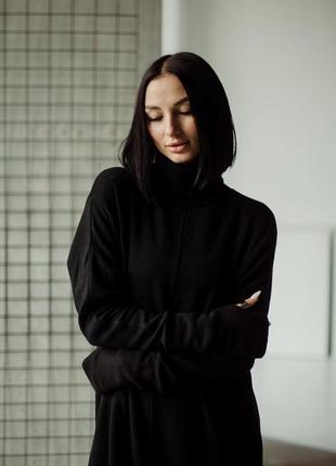 Теплое черное платье макси с рукавами митенками из шерсти