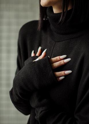 Теплое черное платье макси с рукавами митенками из шерсти