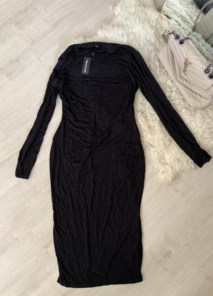 Платье с вырезом для груди