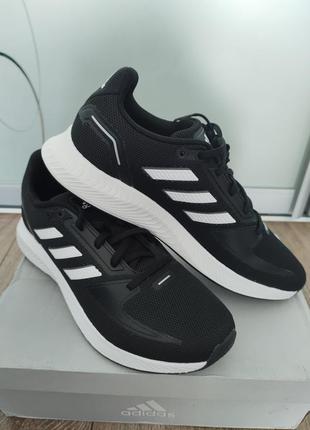 Кроссовки фирменные adidas