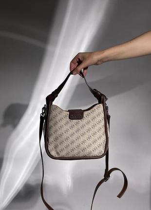 Женская сумка из качественной эко кожи guess eco brenton  с фирменным принтом гесс люкс