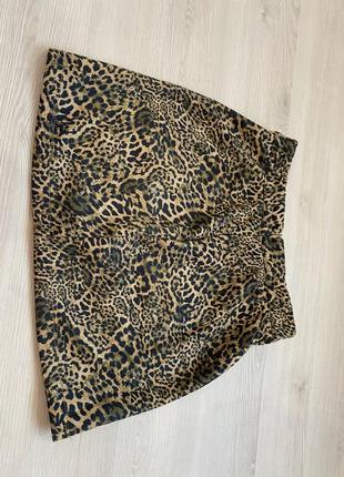 Актуальная юбка мини, в леопардовый принт, с поясом, стильная, модная, трендовая8 фото