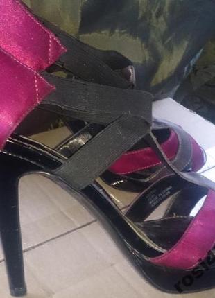 Стильні атласні чорно рожеві босоніжки next р40