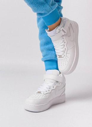 Женские зимние кроссовки nike air force 1 high белые высокие кожаные с мехом (bon)9 фото