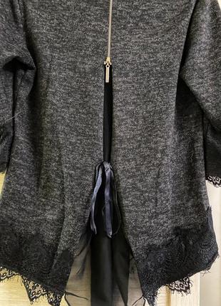 Красивий сірий светр із мереживими рукавами4 фото