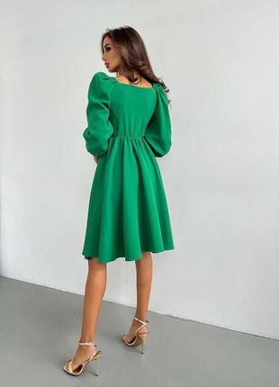 Короткое платье с длинными объемными рукавами приталенное с обильной юбкой платье стильная трендовая зеленая синяя бежевая7 фото