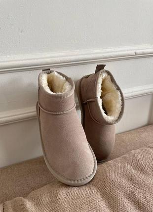 Серые ультра короткие угги из натуральной замши на низкой платформе