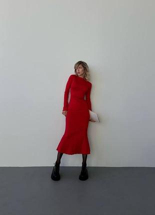 Сукня міді однонтонна на довгий рукав приталена якісна стильна базова чорна червона8 фото