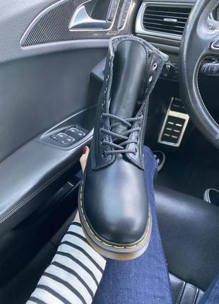 Ботинки унисекс с мехом dr.martens 1460 черные3 фото