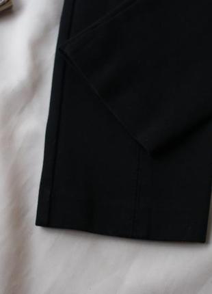 Базовые черные зауженные брюки скины эластичные от next6 фото