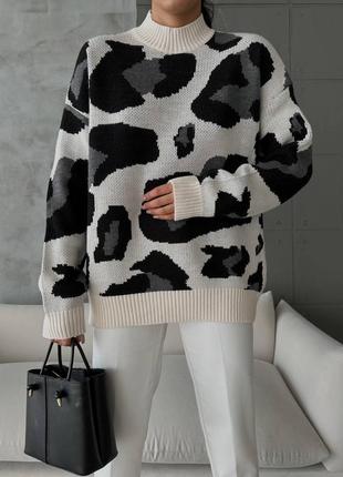 Роскошные удлиненные свитера/джемперы под горло с принтом лео кэмел, серый, молоко, синий8 фото