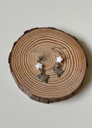 Сережки ручної роботи зайчик з «аліси в країні див»2 фото