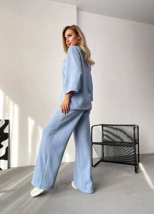 Женский трендовый брючный костюм: широкие брюки кюлоты и кофта6 фото