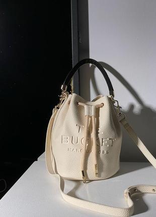 Сумка marc jacobs the leather bucket bag in cream5 фото