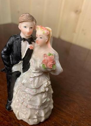 Статуэтка жених и невеста. пара