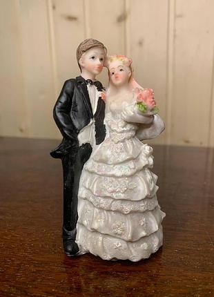 Статуэтка жених и невеста. пара