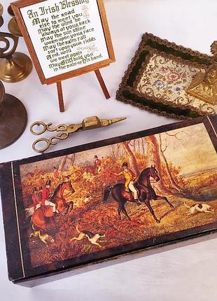 Винтажная шкатулка с изображением конной готовности