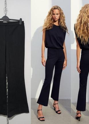 Брюки до щиколотки

Черное кружевное платье с открытой спинкой от h&m