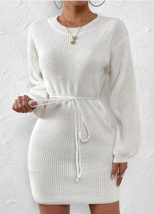 Платье короткое вязаное теплое на длинный рукав с поясом качественное стильное базовое белое1 фото