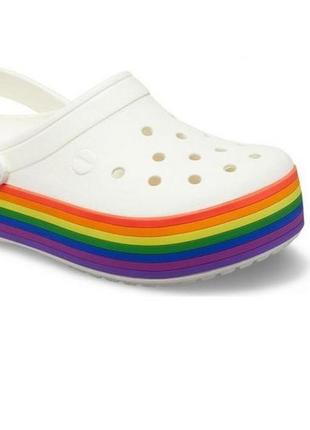 Женские кроксы на платформе радуга crocs crocband™ platform rainbow