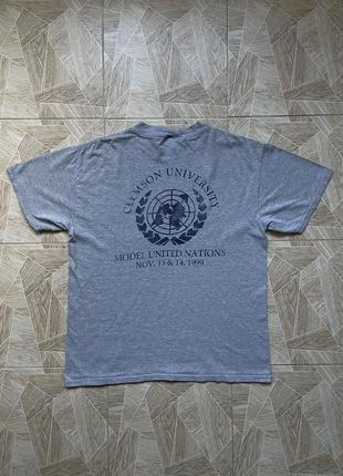 Мужская футболка retro rare vintage model united nation university 90s tee