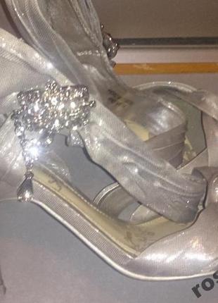 Стильні срібні босоніжки р39 next