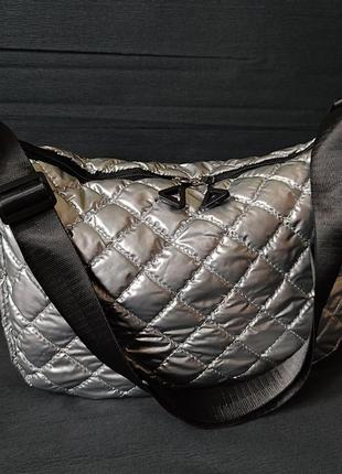Срібляста стьобана сумочка крос-боді3 фото