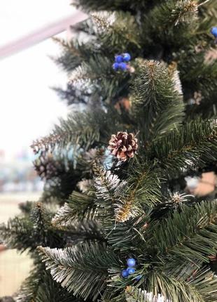 Штучна ялинка «різдвяна з шишками і синьою калиною» 2.5 м, високої якості5 фото