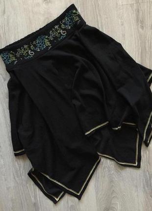 Ассиметричная черная юбка миди с декором, пышная6 фото