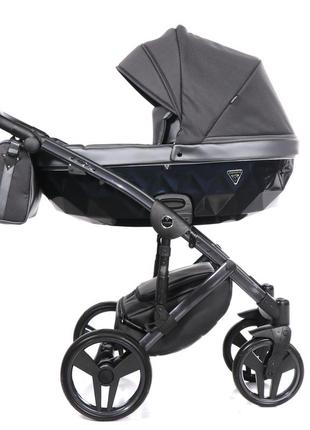 Детская универсальная коляска junama diamond saphire eco 02, экокожа, черный цвет1 фото