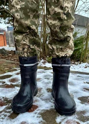 Теплі гумові чоботи чорні з вкладишем та світовідбиваючою стрічкою. гумові чоботи утеплені