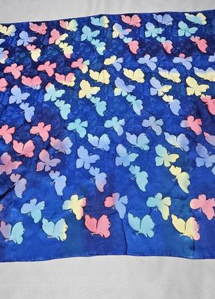 Шелковый платок с бабочками
