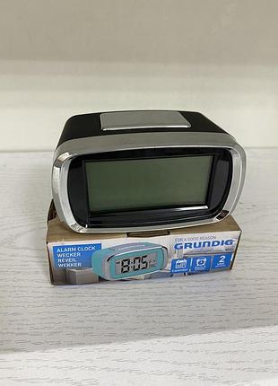Б/у цифровой будильник с жк-дисплеем grundig черный