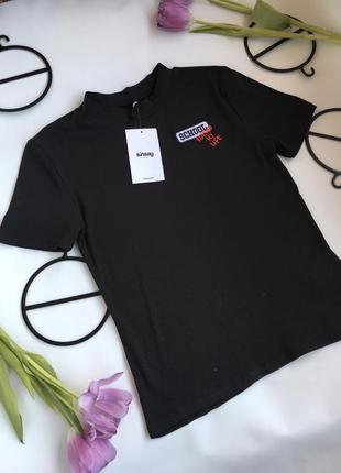 Черная базовая футболка