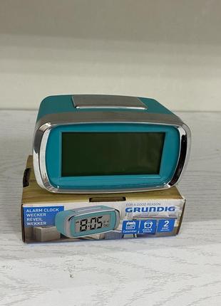 Уценка цифровой будильник grundig с жк-дисплеем, подсветкой, датой, 10×5×6 см, бирюзовый