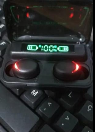 Шикарные беспроводные блютуз наушники с зарядным кейсом.